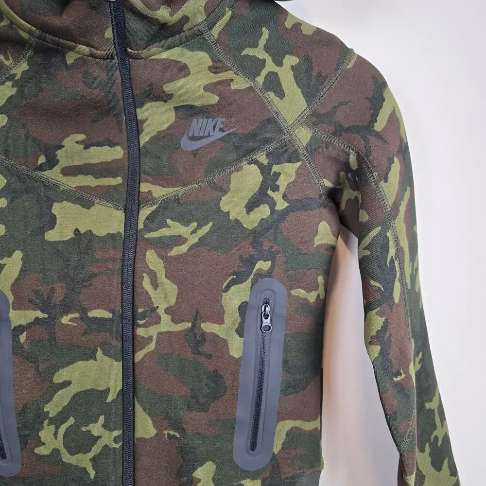 Nike Boys Size XS/6-7 Camo Tech Fleece Full-Zip Hoodie Sweatshirt FN9118-010
